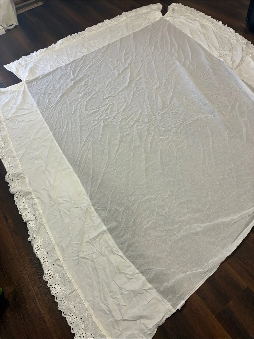 Vintage CANNON EMBROIDERED SHABBY CHIC White Lace-Trim COTTON QUEEN BEDSKIRT